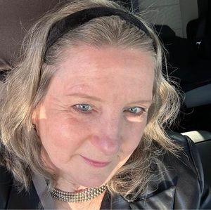 Meet your Posher, Debbie